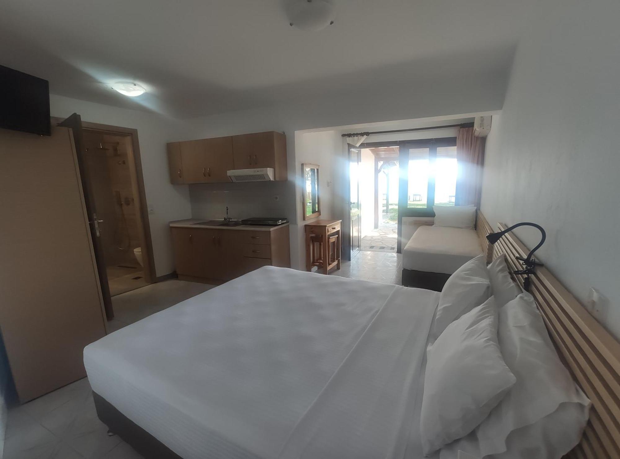 Para Thin Alos Inn Neos Marmaras Exteriör bild